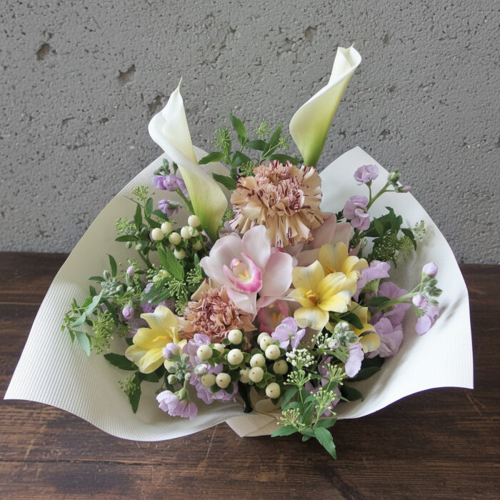 お供え　落ち着いた色合いで華やかに