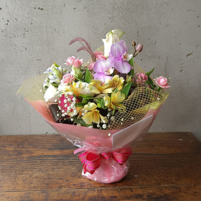 花瓶要らず　スタンディングブーケ　蘭を入れて