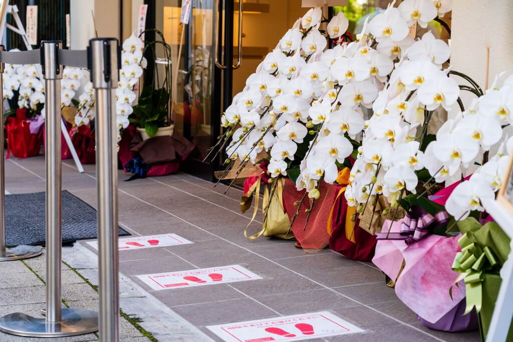 開店祝いにお花を贈る際のポイントを業種毎に紹介｜カフェ・クリニック