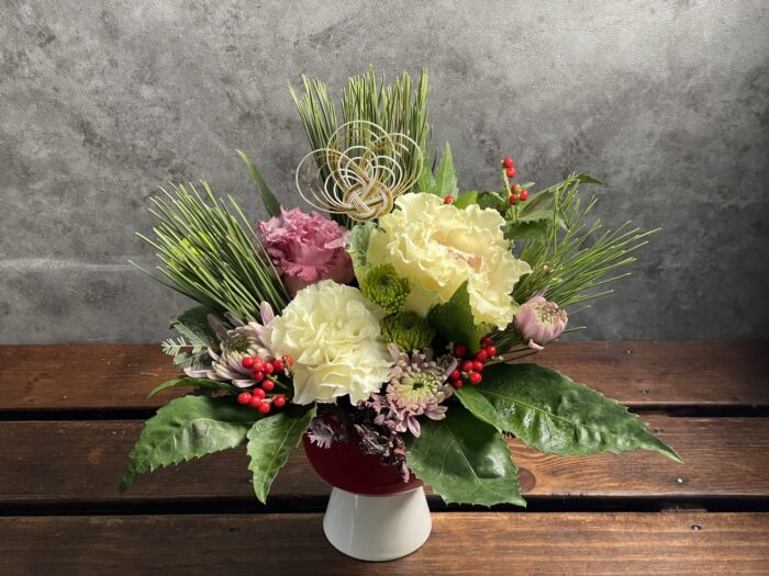 要望を伺って製作する正月のフラワーアレンジメント