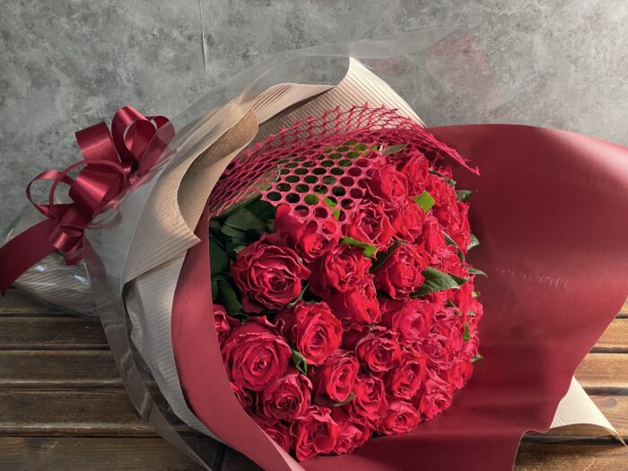 赤バラ40本の花言葉は本物の愛